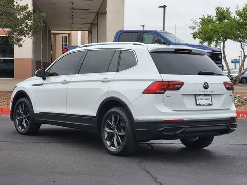 Used 2022 Volkswagen Tiguan SE w/ Panoramic Sunroof Package AWD/4WD image 5