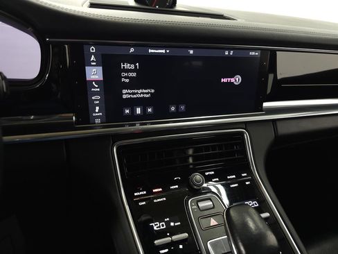 Used 2020 Porsche Panamera image 23