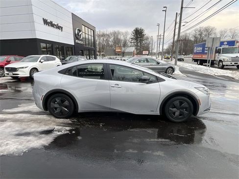 Used 2025 Toyota Prius LE image 9