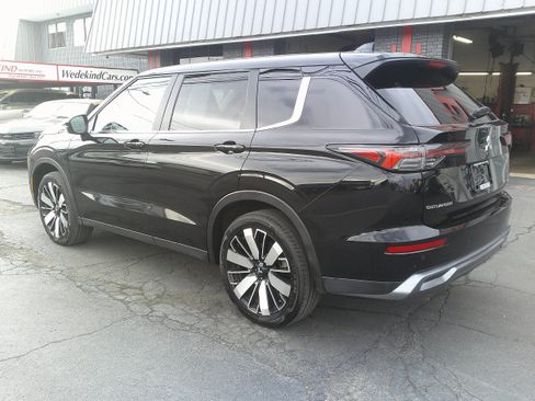 Used 2025 Mitsubishi Outlander SE AWD/4WD image 14