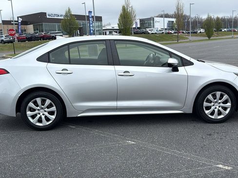 Used 2022 Toyota Corolla LE FWD image 4