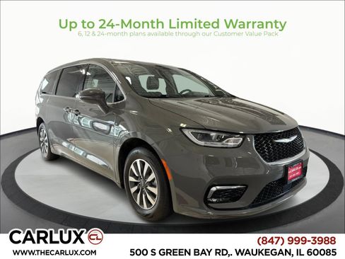 Used 2022 Chrysler Pacifica Touring-L FWD image 1