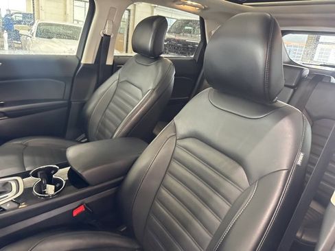 Used 2018 Ford Edge SEL w/ Equipment Group 201A image 22