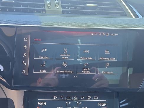 Used 2024 Audi Q8 e-tron Prestige w/ Prestige Package image 16