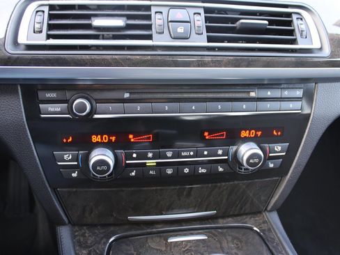 Used 2012 BMW 750i xDrive image 28