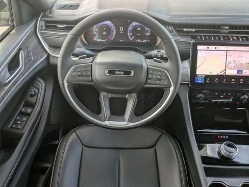 New 2025 Jeep Grand Cherokee Limited w/ Luxury Tech Group II image 33