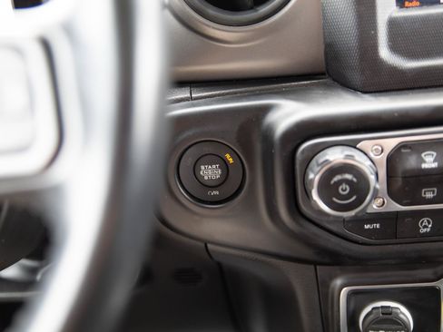 Used 2022 Jeep Gladiator Sport AWD/4WD image 17