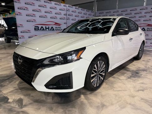 Used 2025 Nissan Altima 2.5 SV image 2
