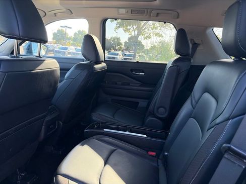 Used 2024 Nissan Pathfinder SL w/ SL Premium Package FWD image 8