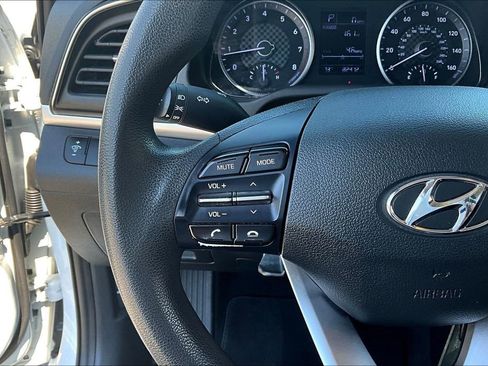 Used 2019 Hyundai Elantra SE w/ Cargo Package FWD image 11