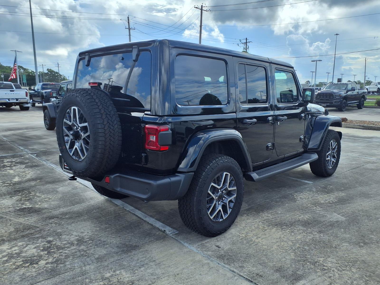 New 2026 Jeep Wrangler Unlimited Sahara AWD/4WD image 2
