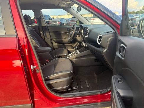 Used 2024 Hyundai Venue Limited FWD image 23