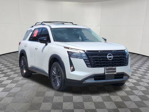 Used 2026 Nissan Pathfinder SL w/ SL Premium Package FWD image 2