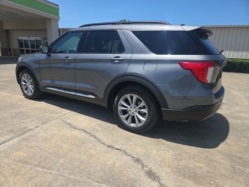 Used 2023 Ford Explorer XLT w/ Equipment Group 202A RWD image 7