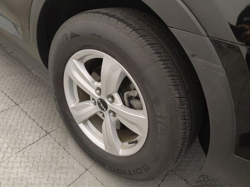 Used 2023 Kia Sorento LX FWD image 31