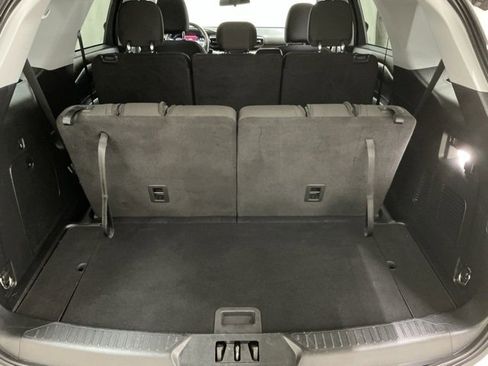 Used 2022 Ford Explorer XLT image 16