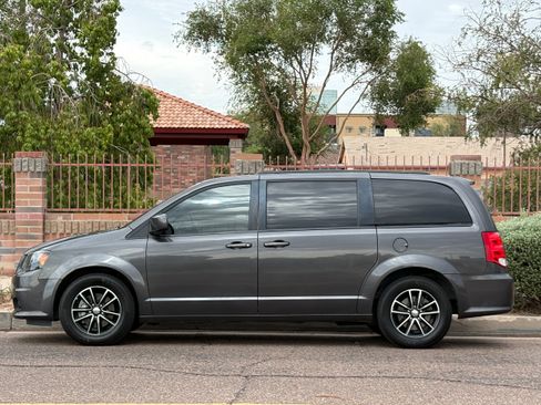 Used 2019 Dodge Grand Caravan GT FWD image 3