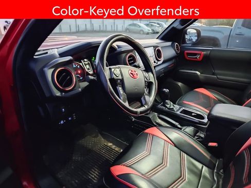 Used 2022 Toyota Tacoma TRD Sport image 9
