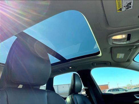 Used 2023 Volvo XC60 T8 Ultimate AWD/4WD image 24