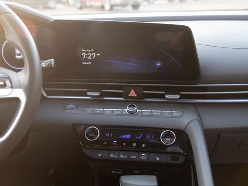 Used 2025 Hyundai Elantra SEL FWD image 16