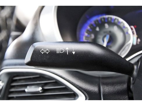 Used 2020 Chrysler Pacifica Touring w/ Advanced Safetytec Group image 22