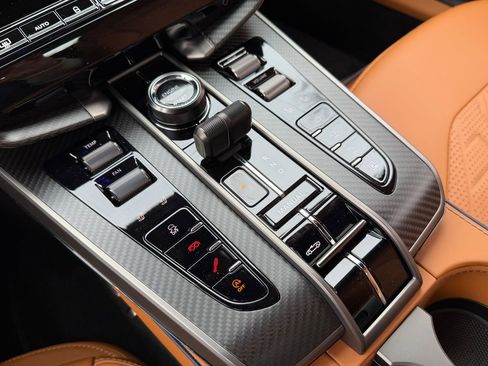 New 2026 Aston Martin Vanquish Convertible image 35