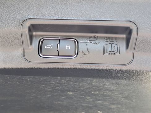 Used 2023 Ford Explorer XLT w/ Equipment Group 202A RWD image 31