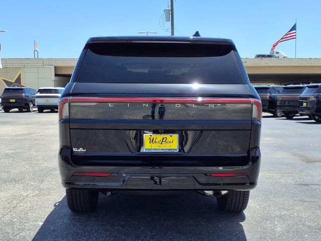 New 2027 Lincoln Navigator Premiere RWD image 5