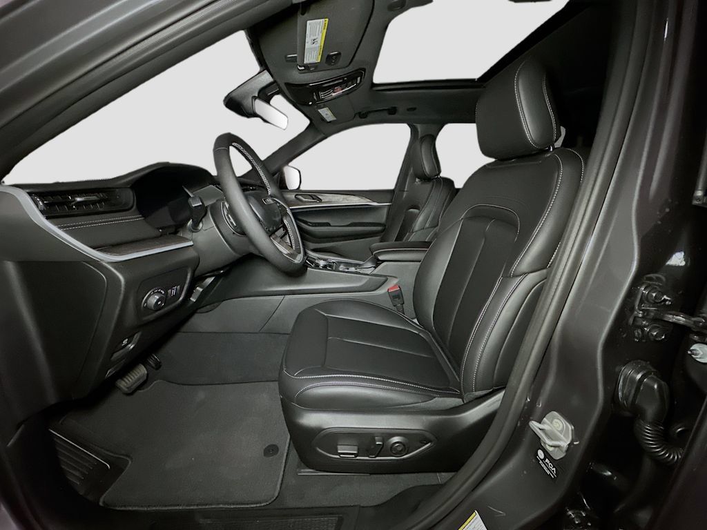New 2026 Jeep Grand Cherokee L Limited w/ Limited Altitude Package AWD/4WD image 14