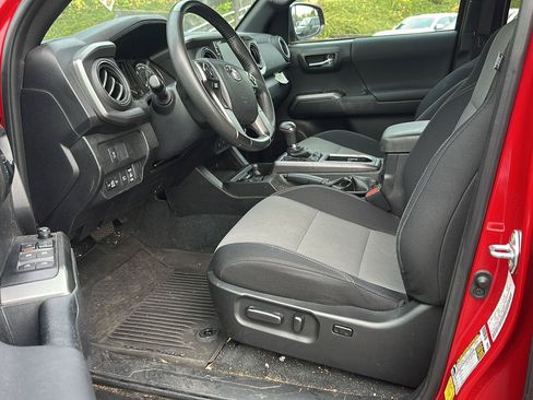 Used 2023 Toyota Tacoma TRD Off-Road w/ Technology Package AWD/4WD image 8