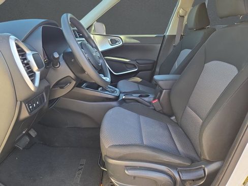 Used 2025 Kia Soul LX w/ LX Technology Package image 19
