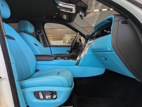 Used 2025 Rolls-Royce Cullinan AWD/4WD image 3