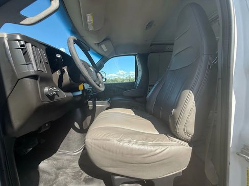 Used 2016 Chevrolet Express 2500 image 20