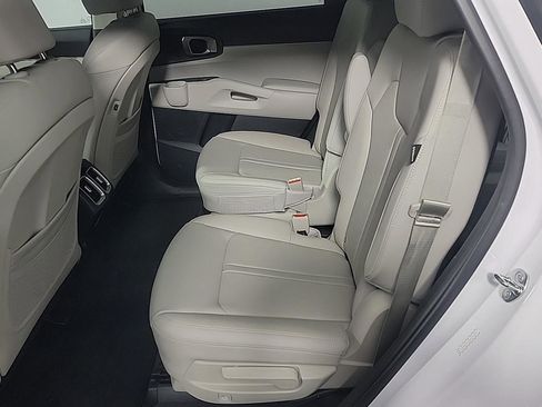 Used 2025 Kia Sorento EX w/ Panoramic Sunroof Package image 17