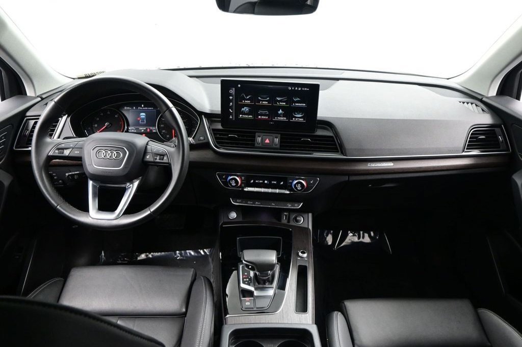 Used 2024 Audi Q5 2.0T Premium w/ Convenience Package AWD/4WD image 39