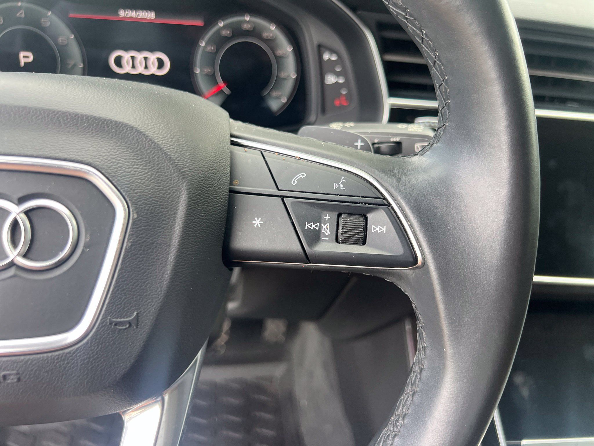 Used 2022 Audi Q8 Premium Plus AWD/4WD image 20