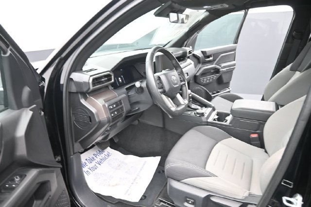 Used 2024 Toyota Tacoma TRD Off-Road AWD/4WD image 17