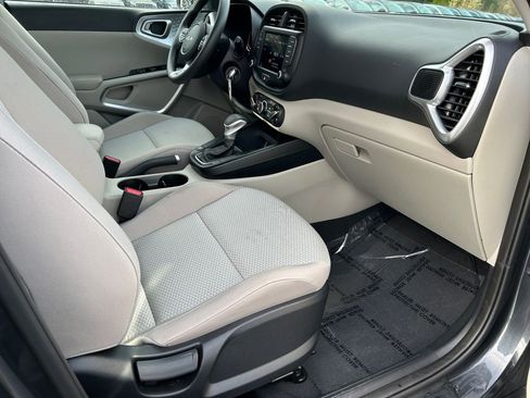 Used 2025 Kia Soul LX FWD image 27