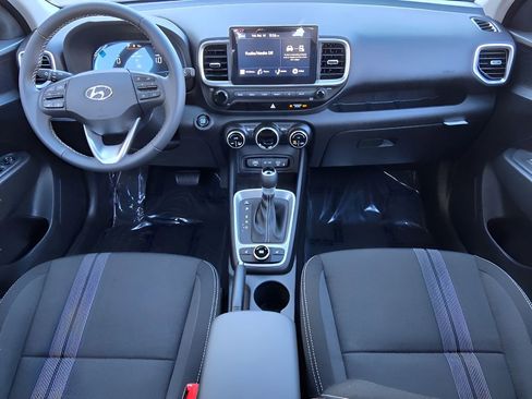 Used 2025 Hyundai Venue SEL image 25