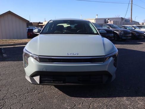 New 2025 Kia K4 LXS image 2