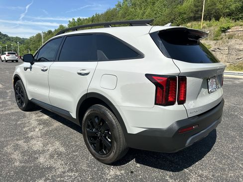 Used 2023 Kia Sorento S w/ Panoramic Sunroof Package AWD/4WD image 5