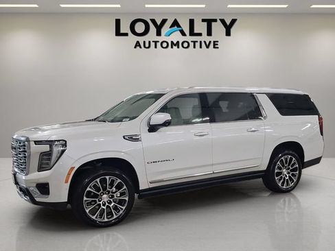 Used 2025 GMC Yukon XL Denali w/ Sun & Power Step Package AWD/4WD image 1
