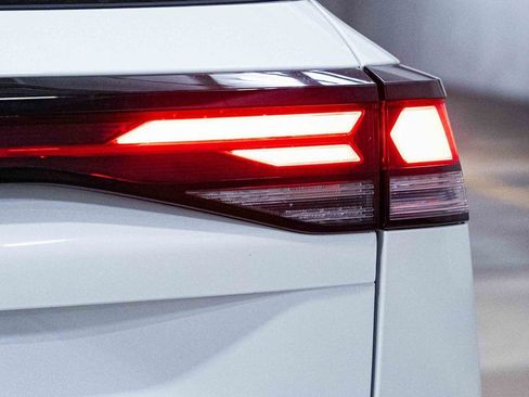 New 2026 Volkswagen Tiguan SE R-Line image 6