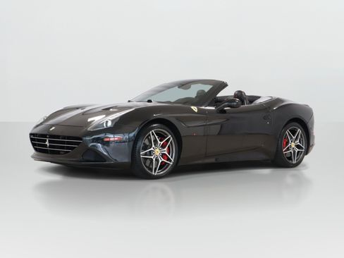 Used 2016 Ferrari California T RWD image 2