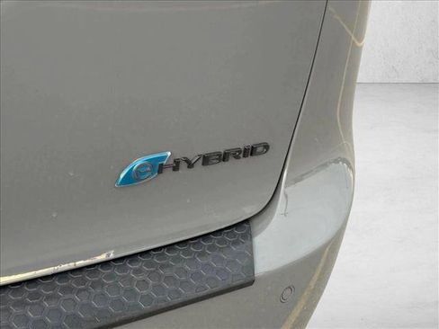 Used 2020 Chrysler Pacifica Limited w/ Advanced Safetytec Group FWD image 7