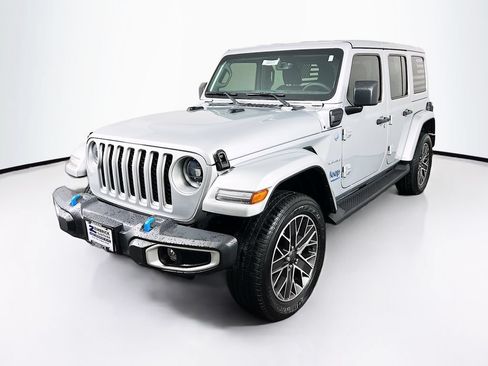 Used 2023 Jeep Wrangler Unlimited Sahara w/ Cold Weather Group AWD/4WD image 3