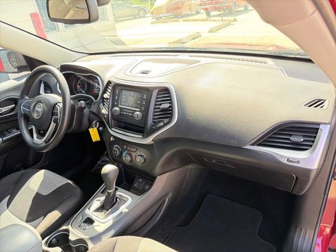Used 2014 Jeep Cherokee Sport FWD image 26