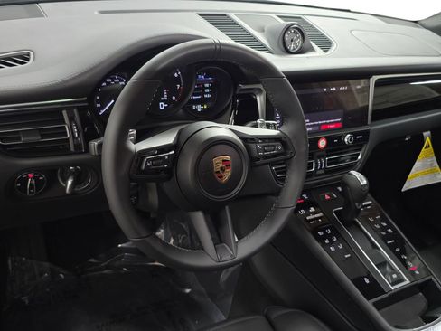 New 2025 Porsche Macan image 4
