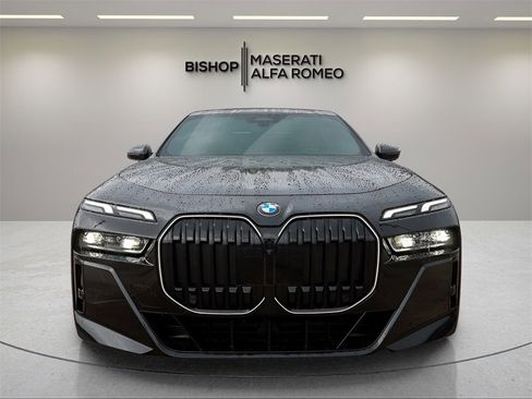 Used 2025 BMW 740i 740i w/ Premium Package image 2