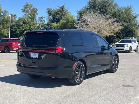 New 2026 Chrysler Pacifica Select w/ S Appearance Package image 5